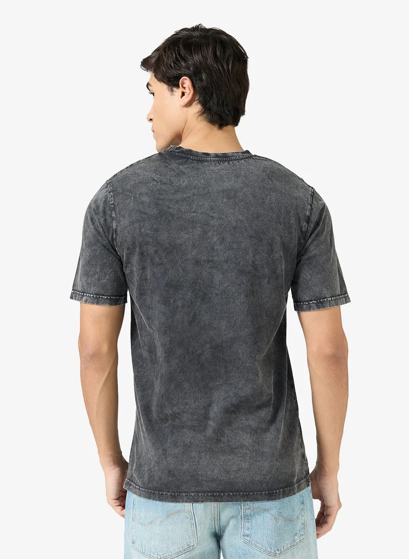 سفنتي فايف تيشيرت بطبعة جرافيك